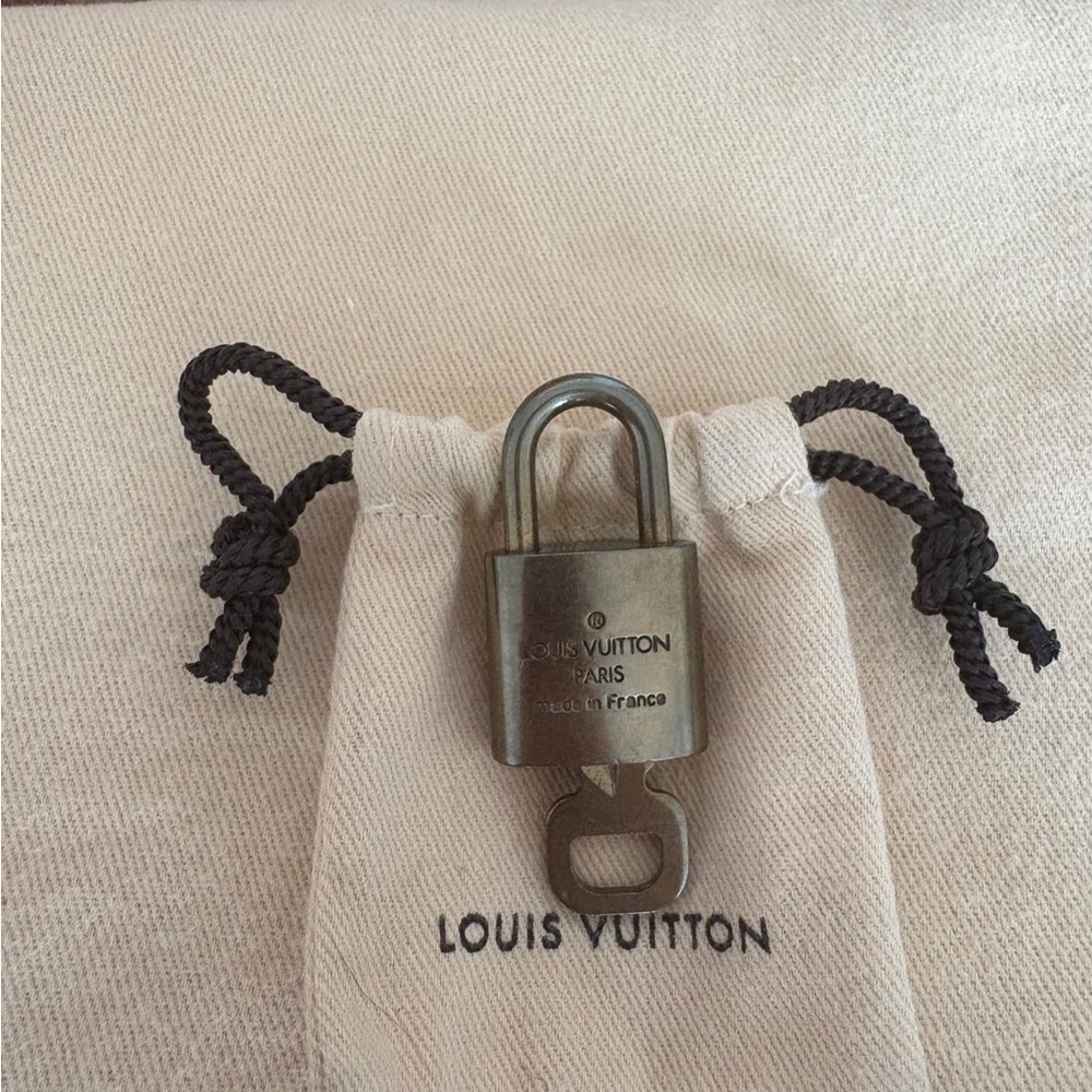 Louis Vuitton Speedy 35 Tote - Picture 5 of 7